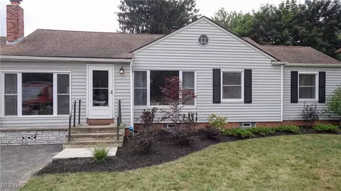 36600 Aurora Rd, Solon, OH 44139 photo 2