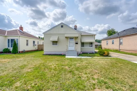 1319 Dawnwood Dr, Cleveland, OH 44134