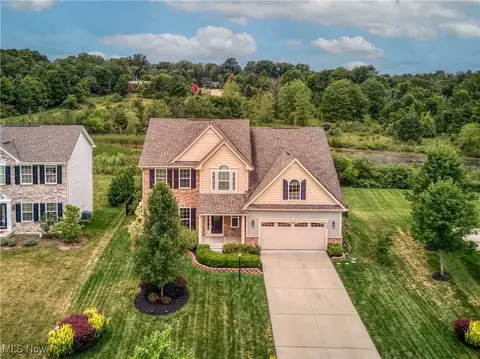 7949 Megan Meadow Dr, Hudson, OH 44236