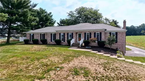 12164 Mogadore Ave NW, Uniontown, OH 44685