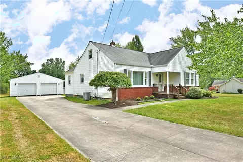 2344 Anna Ave NW, Warren, OH 44481