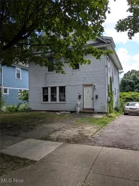 1268 Pondview Ave, Akron, OH 44305