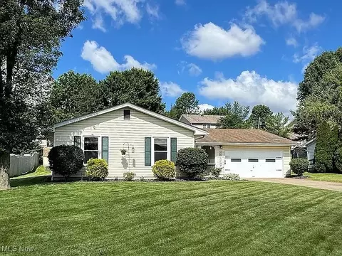 7598 Huntington Dr, Youngstown, OH 44512