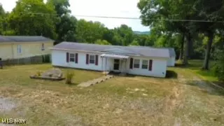65972 Mcgregor Hill Rd, Bellaire, OH 43906
