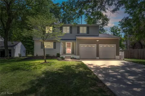 1112 Gentry Dr, Medina, OH 44256