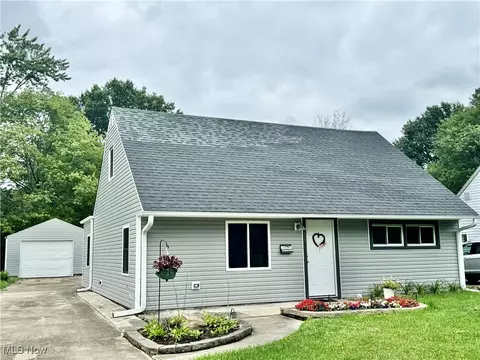 208 Idlewood Rd, Austintown, OH 44515