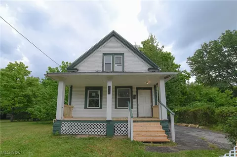 3337 E 143rd St, Cleveland, OH 44120