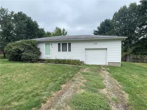368 Portsmouth St, Barberton, OH 44203