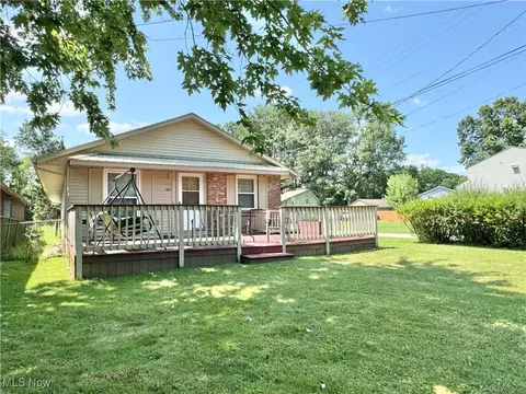 2242 Grandview Rd, Lake Milton, OH 44429