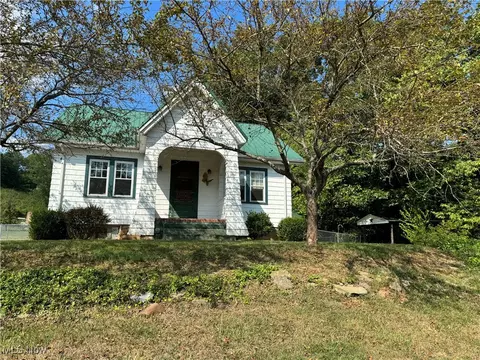 85 Phoenix St, Parkersburg, WV 26104