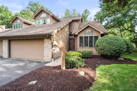 8968 Inverrary Dr SE, Warren, OH 44484