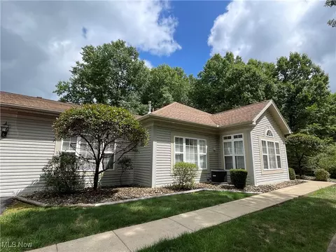 13 Hunters Woods Blvd #C, Canfield, OH 44406