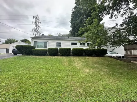 1275 Sarlson Ave, Akron, OH 44314