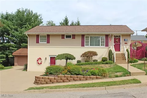560 Locust St, Weirton, WV 26062