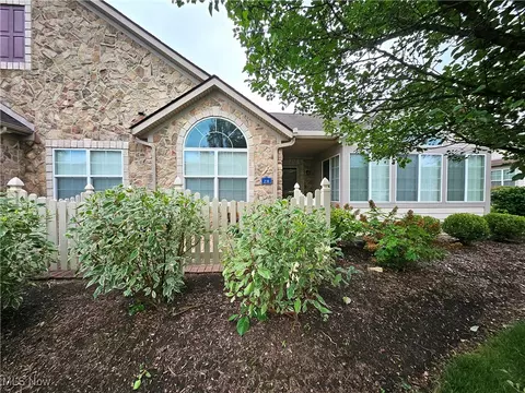 231 Arlington Dr, Aurora, OH 44202