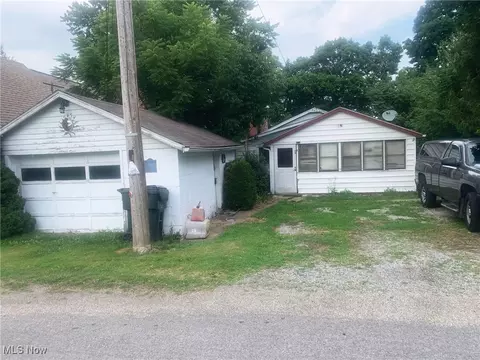 32480 Wooddale Dr, Lisbon, OH 44432