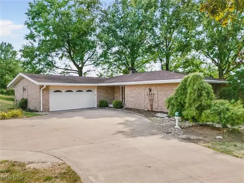 748 Olde Orchard Dr NE, Bolivar, OH 44612