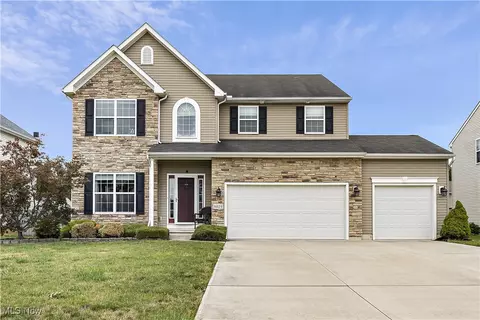 9029 Franklin Dr, North Ridgeville, OH 44039