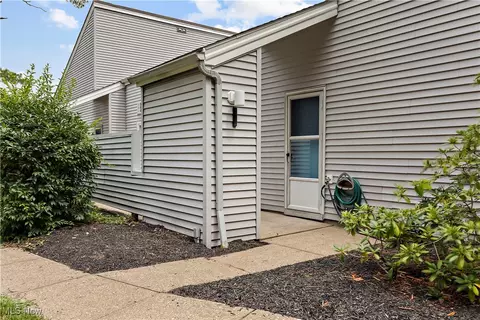 1611 Cedarwood Dr #I, Westlake, OH 44145