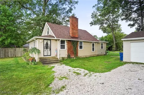 17621 Milton Ave, Lake Milton, OH 44429