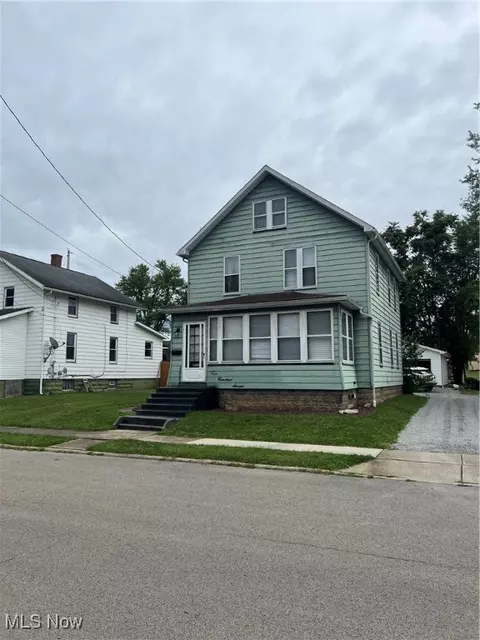 407 E North Ave, East Palestine, OH 44413
