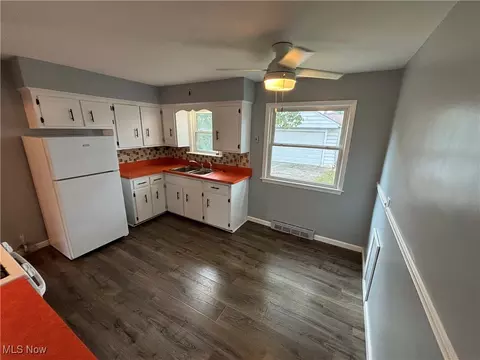 12336 Orme Rd, Garfield Heights, OH 44125 photo 2