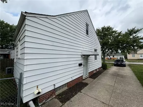 12336 Orme Rd, Garfield Heights, OH 44125 photo 22