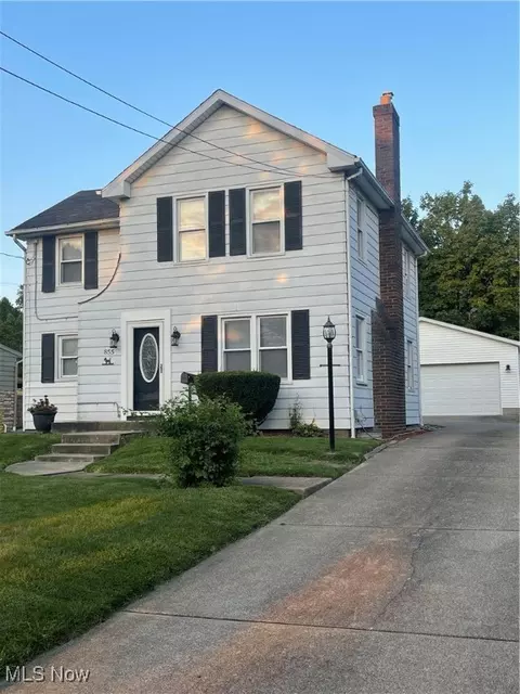 855 Packard Dr, Akron, OH 44320 photo 2