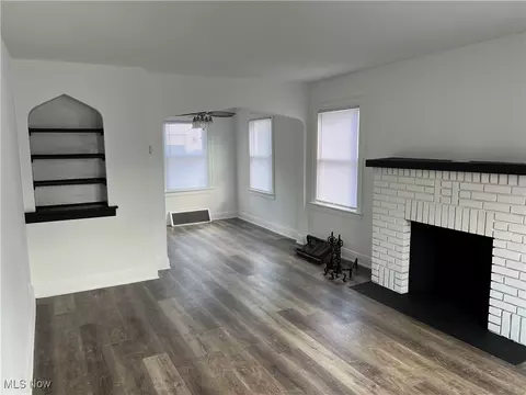 855 Packard Dr, Akron, OH 44320 photo 3