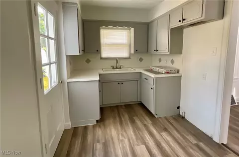 855 Packard Dr, Akron, OH 44320 photo 7