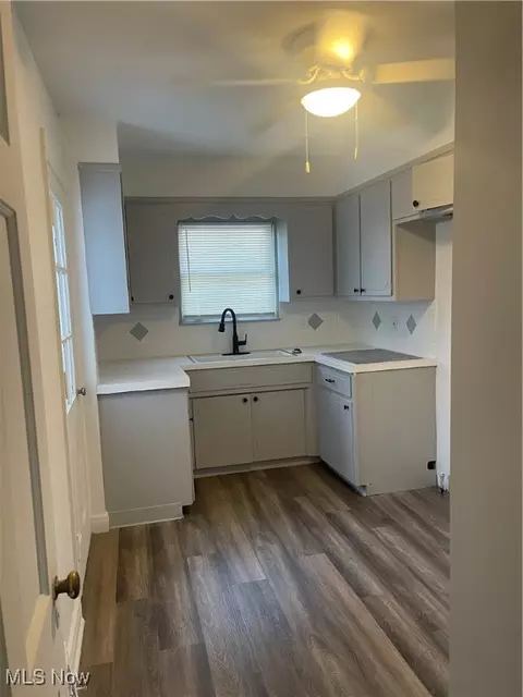 855 Packard Dr, Akron, OH 44320 photo 8