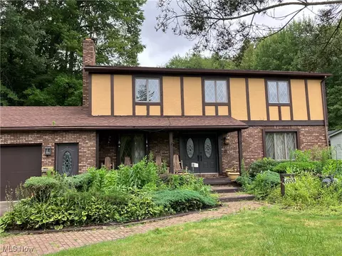 4700 Englesson Dr NW, Warren, OH 44485