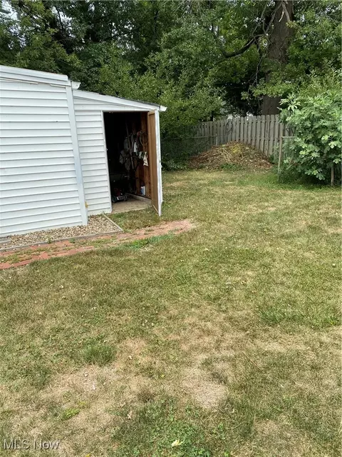 673 Babbitt Rd, Euclid, OH 44123 photo 6