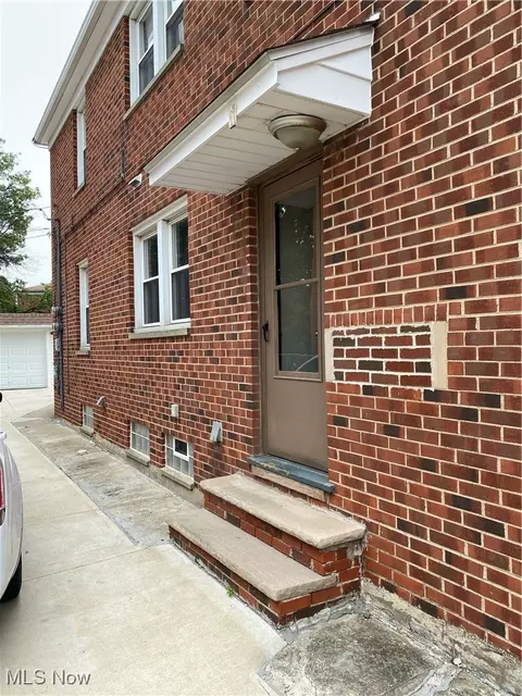 673 Babbitt Rd, Euclid, OH 44123 photo 2