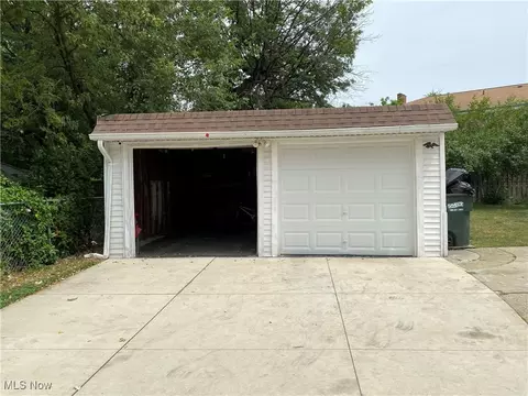 673 Babbitt Rd, Euclid, OH 44123 photo 5