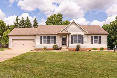 2091 Crestwood St, Alliance, OH 44601