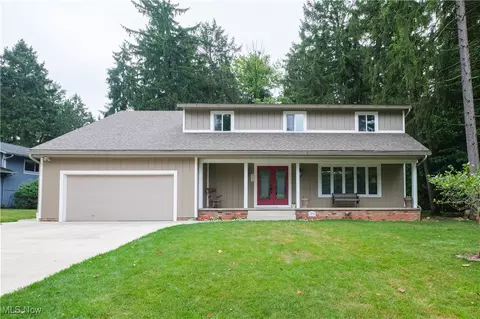 884 Hemlock Ln, Sagamore Hills, OH 44067