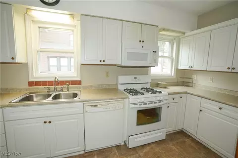 Kitchen - 336 Harter Ave NW, Canton, OH 44708 photo 2 of 4