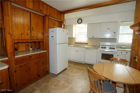 Kitchen - 336 Harter Ave NW, Canton, OH 44708 photo 1 of 4