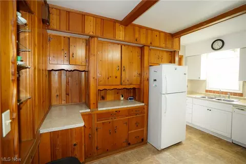 Kitchen - 336 Harter Ave NW, Canton, OH 44708 photo 3 of 4