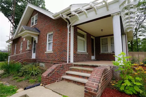 Exterior - 336 Harter Ave NW, Canton, OH 44708 photo 4 of 7