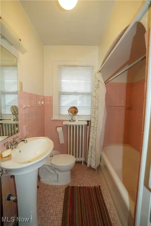 Bath - 336 Harter Ave NW, Canton, OH 44708 photo 1 of 2