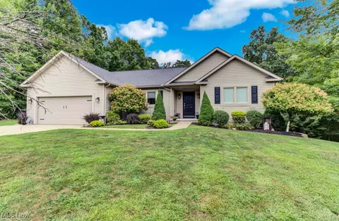 9 Navajo Trl, Malvern, OH 44644