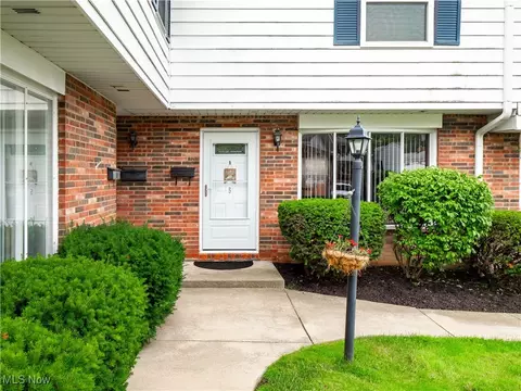 6488 State Rd #B5, Parma, OH 44134