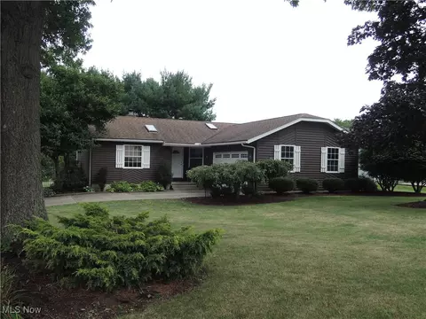 7581 Huntington Dr, Youngstown, OH 44512