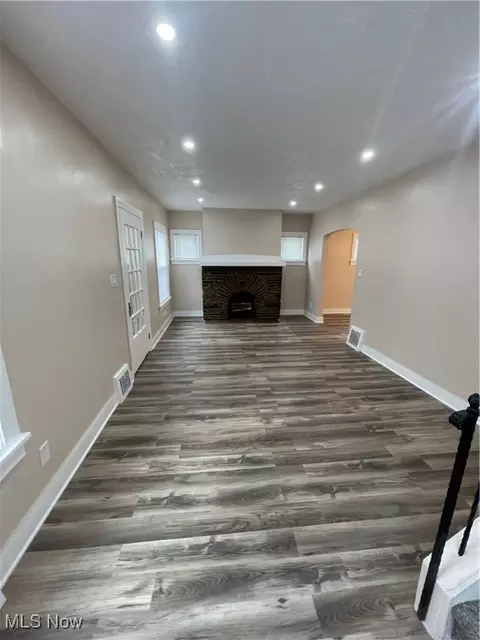 Living - 5183 Thomas St, Maple Heights, OH 44137 photo 2 of 5