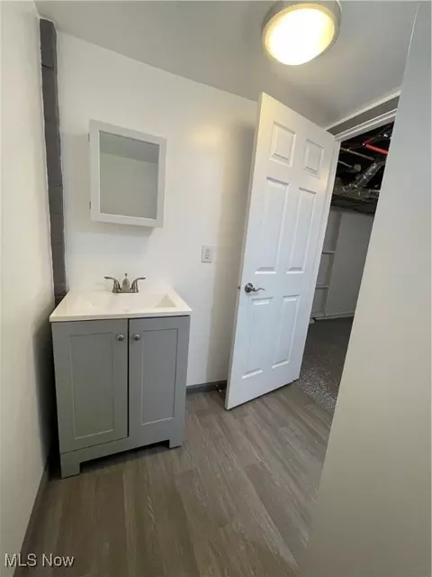 Bath - 5183 Thomas St, Maple Heights, OH 44137 photo 5 of 6
