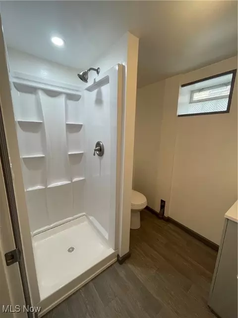 Bath - 5183 Thomas St, Maple Heights, OH 44137 photo 6 of 6
