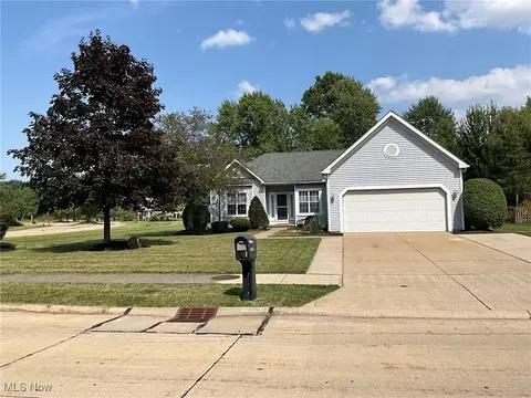 7325 Glenside Ln, Olmsted Falls, OH 44138