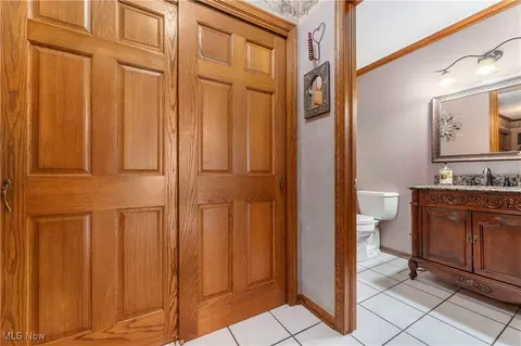 Entry Way - 2114 Longfellow St NE, Canton, OH 44721 photo 3 of 5